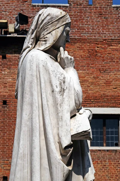 Dante Alighieri Statue Piazza Dei Signori Verona Italy — Stock Photo, Image