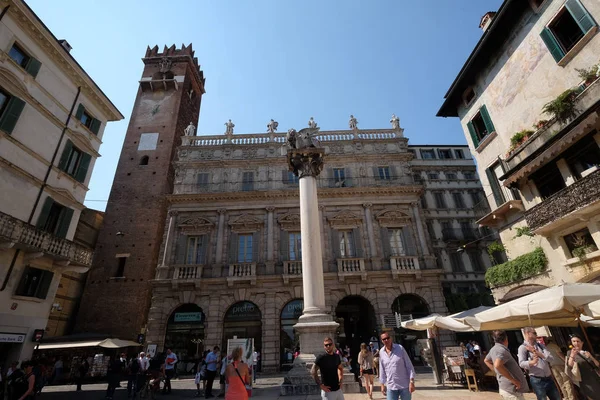 Piazza Delle Erbe Piazza Del Mercato Con Barocco Palazzo Maffei — Foto Stock