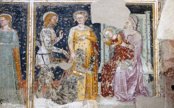 圣母玛利亚和儿童 圣乔治 圣人和崇拜者骑士 壁画在圣彼得教堂圣朱利亚诺马尔蒂雷在维罗纳 意大利 — 图库照片