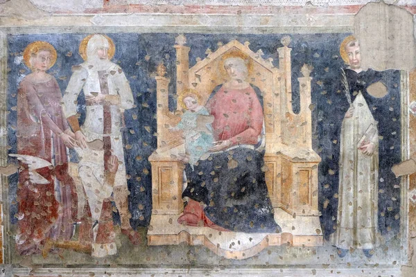 圣母玛利亚和孩子 圣徒凯瑟琳 彼得烈士和崇拜者骑士壁画在圣彼得圣朱利亚诺马尔蒂雷教堂在意大利维罗纳 — 图库照片