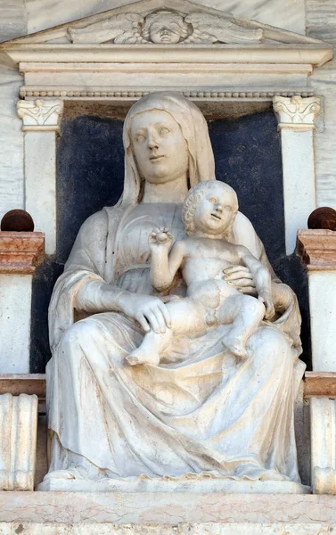 Jungfrau Maria Mit Jesuskind Statue Der Fassade Des Palazzo Del — Stockfoto