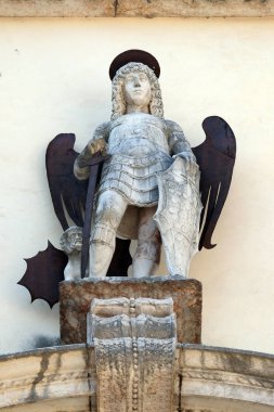 Michael Archangel, heykelin üzerine Palazzo del Vescovado, Verona Piskoposluk Sarayı, İtalya'nın aziz