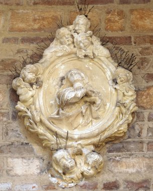 Meryem Ana kabartma cephesinde Kilisesi Verona, İtalya