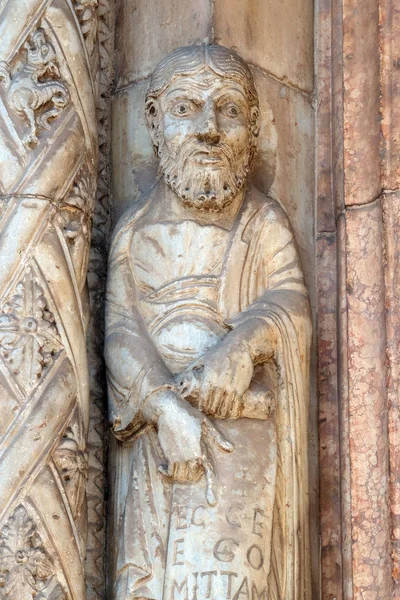 Пророк Статуя Портале Кафедрального Собора Посвященного Пресвятой Богородице Названием Santa — стоковое фото