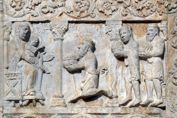 Jesusgeburt Anbetung Der Heiligen Drei Könige Mittelalterliches Relief Der Fassade — Stockfoto