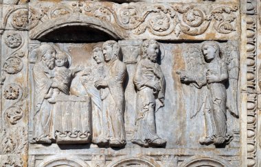 İsa Tapınağı ve angel'ın tanıtımı için Joseph söyle, Mısır'a, Basilica San Zeno, Verona'nın Ortaçağ kabartma kaçmak için bir rüya yer aldı.