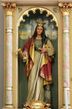 Saint Barbara heykeli Our Lady içinde kilise Holy Cross Sisak, Hırvatistan'daki oltar üzerinde