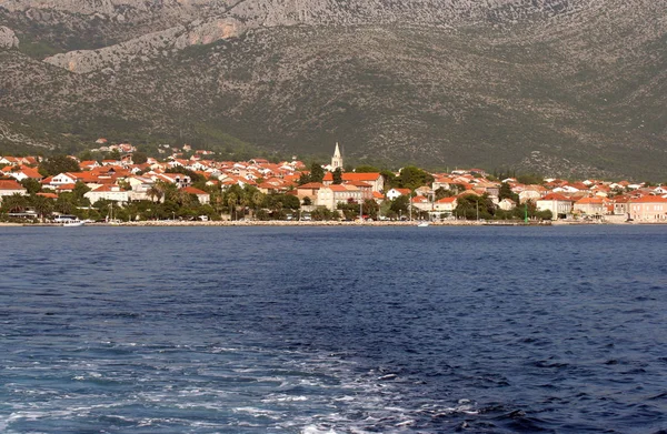 Orebic 的小海滨小镇 位于克罗地亚的佩列沙茨半岛上 — 图库照片
