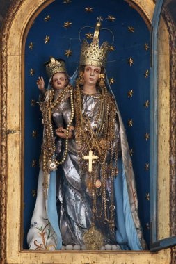Tespih, heykel içinde kilise All Saints Blato, Korcula Adası, Hırvatistan, sunak üzerinde Our Lady