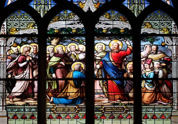 Ιησούς Δίνει Peter Κλειδιά Για Βασίλειο Υαλογράφημα Παράθυρο Στην Εκκλησία — Φωτογραφία Αρχείου