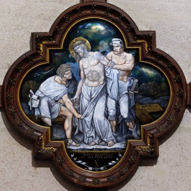 10 istasyonları haç, İsa'nın St Francis Xavier'ın Kilisesi Paris, Fransa'da onun giysiler elimden alındı 