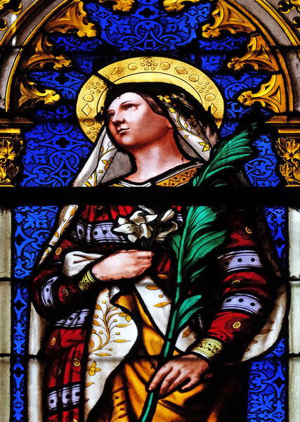 Святая Кристина, стеклянная витрина в церкви Сен-Клотильда в Париже, Франция
 