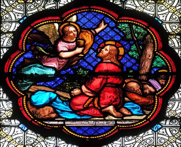 庭のオリーブのイエス キリストの苦悶ステンド グラスの窓 パリの聖クロチルドの大聖堂で — ストック写真