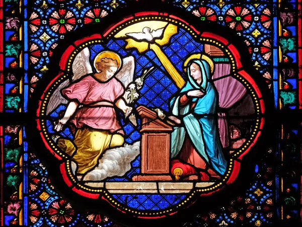 Zwiastowanie Maryi Witraż Bazylice Saint Clotilde Paryż Francja — Zdjęcie stockowe