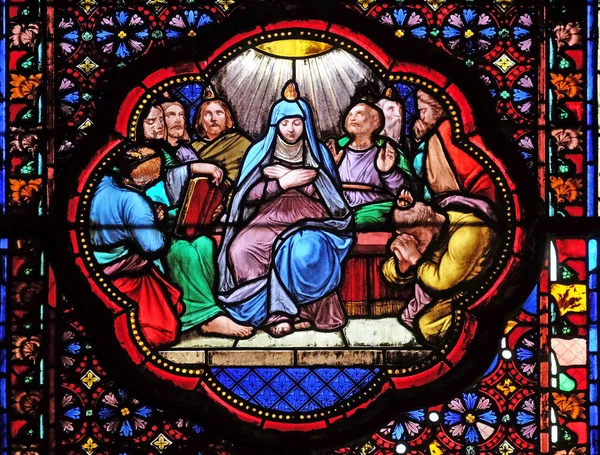 Спуск Святого Духа Ятидесятниці Вітраж Базиліці Святої Клотільда Парижі Франція — стокове фото