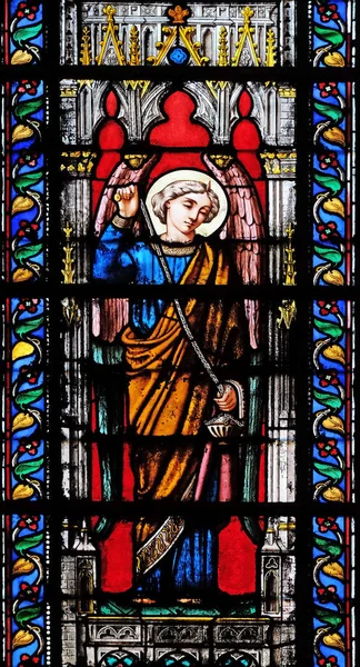 在巴黎圣克洛蒂德大教堂的彩色玻璃窗户 — 图库照片
