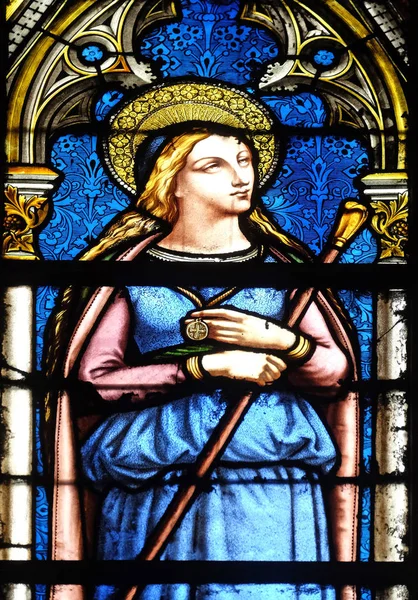聖ジュヌヴィエーヴ フランスで聖クロチルドの大聖堂のステンド グラスの窓 — ストック写真