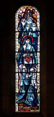 İsa Kutsal Kalp Paris, Fransa'da Saint Margaret Mary Alacoque, vitray pencere içinde Basilique du Sacré Coeur Bazilikası hayattan sahneler adanmış 
