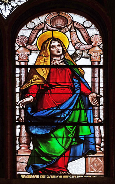 Святая Анна, стеклянная витрина в церкви Святого Евстафа в Париже, Франция
