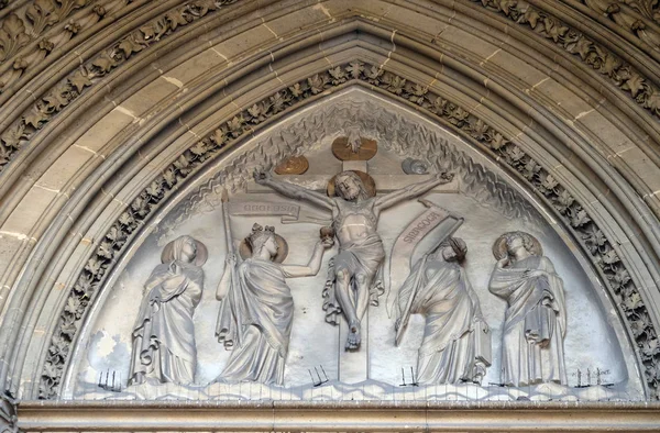 Басовый Рельеф Распятия Портале Базилики Святой Клотильды Париже Франция — стоковое фото