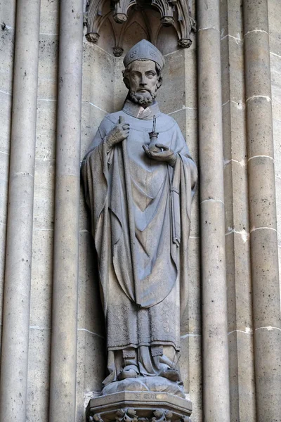 Статуя Святого Портале Базилики Святого Клотильды Париже Франция — стоковое фото