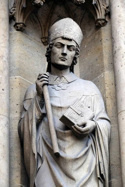 Statua Del Santo Sul Portale Della Basilica San Clotilde Parigi — Foto Stock