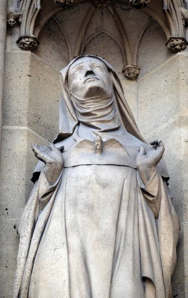 Sainte Scholastica Statue Sur Portail Basilique Sainte Clotilde Paris France — Photo