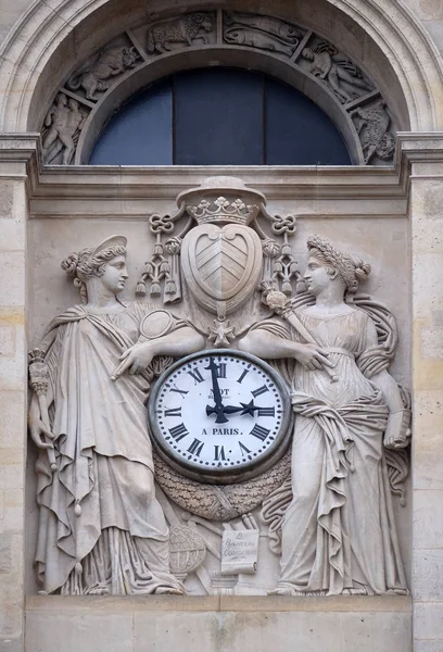 Two Muses Support Clock Topped Coat Arms Cardinal Richelieu Facade — Stock Photo, Image