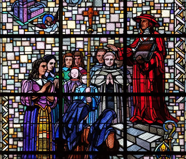 枢機卿ピエール Berulle カルメル会修道女 マダム Acario パリのノートルダム ブラン Manteaux のステンド グラスの窓 — ストック写真