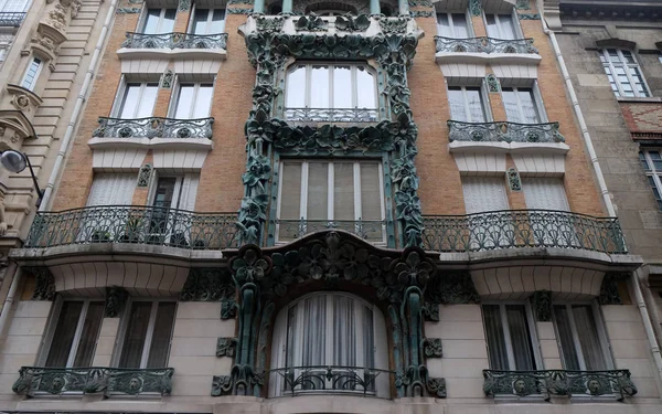 Detalhe Fachada Edifício Estilo Art Nouveau Paris — Fotografia de Stock