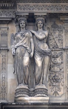 Louvre binasının mimari parçalar. Louvre Müzesi dünya çapında en büyük ve en çok ziyaret edilen müze biridir ve Paris'te büyük dönüm noktası aşağıdakilerden