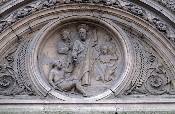 Тимпанум Церковь Сен Сен Жиль Париже Франция — стоковое фото