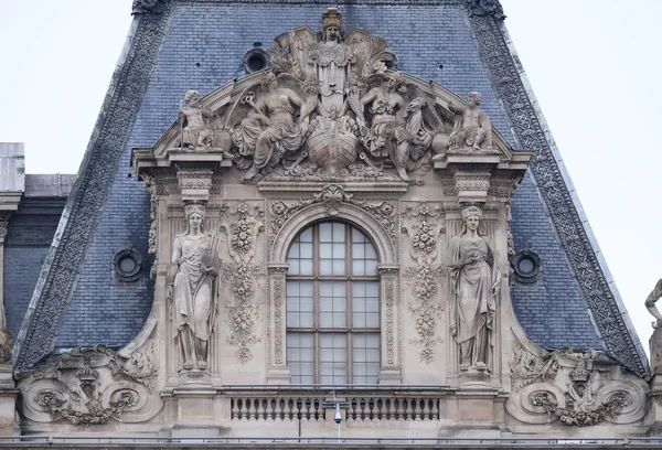 Fragmentos Arquitectónicos Del Edificio Del Louvre Museo Del Louvre Uno —  Fotos de Stock