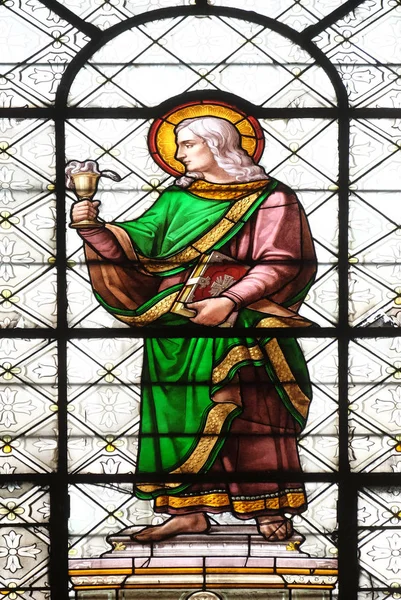 セントジョン福音伝道者 フランスのノートルダム ヴィクトワールの大聖堂のステンド グラスの窓 — ストック写真