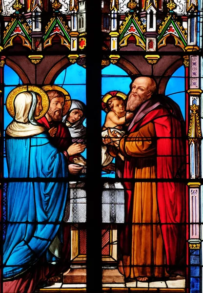 聖ユージン 聖セシリア教会 フランスでステンド グラスの窓でイエス キリストのプレゼンテーション — ストック写真