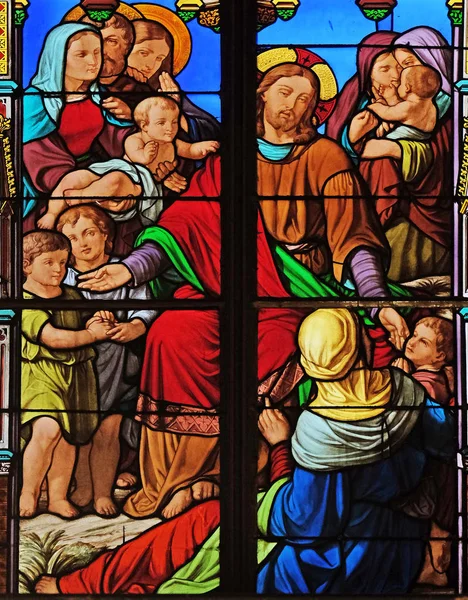 Иисус Блестит Детьми Заклеивая Окна Церкви Святого Евгения Церковь Святого — стоковое фото