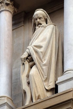 Saint Saint Augustine Kilisesi Paris, Fransa'da cephesinde heykeli 