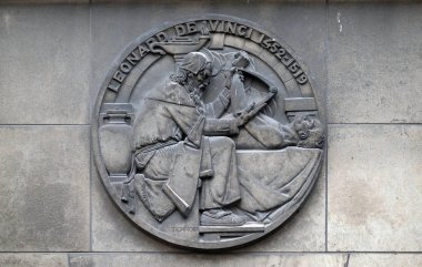 Leonardo da Vinci, İtalyan Rönesans bilge olduğunu. Bina taş kabartma Faculte de Medecine Paris, Fransa.