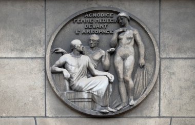Agnodice, Areopagus önünde kadın doktor. Bina taş kabartma Faculte de tıp Paris, Fransa.