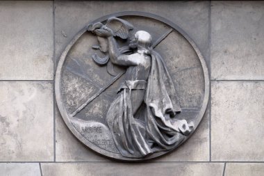 Asklepios, tıp antik Yunan din ve mitoloji Tanrı için feda. Bina taş kabartma Faculte de tıp Paris, Fransa.