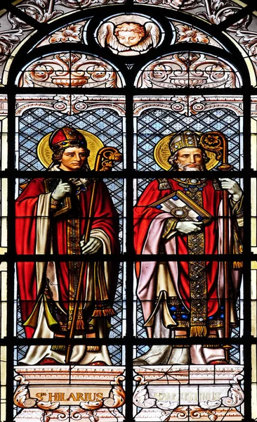 聖ヒラリウスとセントオーガスティン フランスで聖オーガスティン教会のステンド グラスの窓 — ストック写真