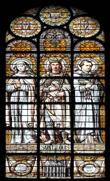 圣路易斯 彩绘玻璃窗口在圣奥古斯丁教堂在巴黎 — 图库照片