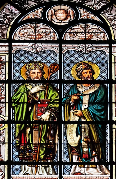 聖アタナシウスとキュリロス フランスで聖オーガスティン教会のステンド グラスの窓 — ストック写真