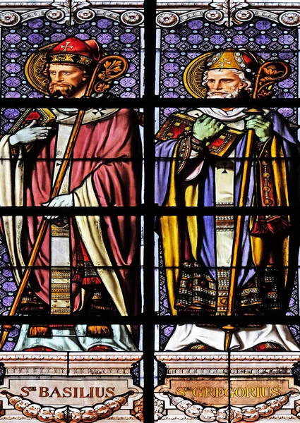 聖バジルと聖グレゴリー フランスで聖オーガスティン教会のステンド グラスの窓 — ストック写真