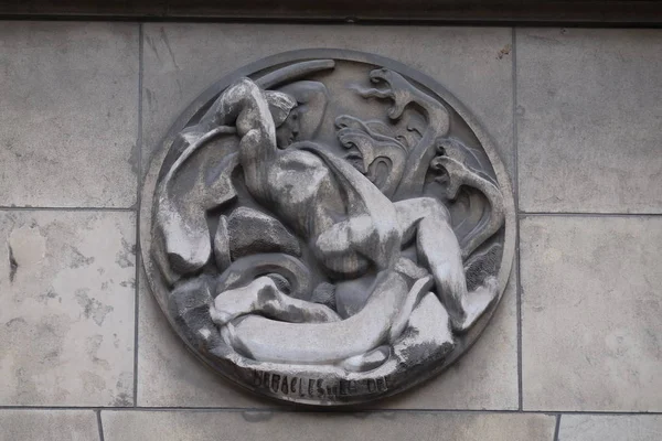 Herakles Und Hydra Steinrelief Gebäude Der Medizinischen Fakultät Paris Frankreich — Stockfoto