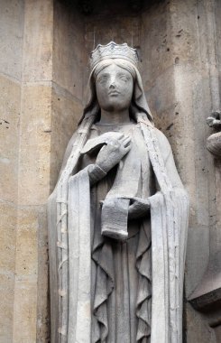 Saint Clotilde heykeli Paris'te Saint Germain l'Auxerrois kilisenin Portal