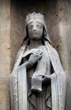 Saint Clotilde heykeli Paris'te Saint Germain l'Auxerrois kilisenin Portal 