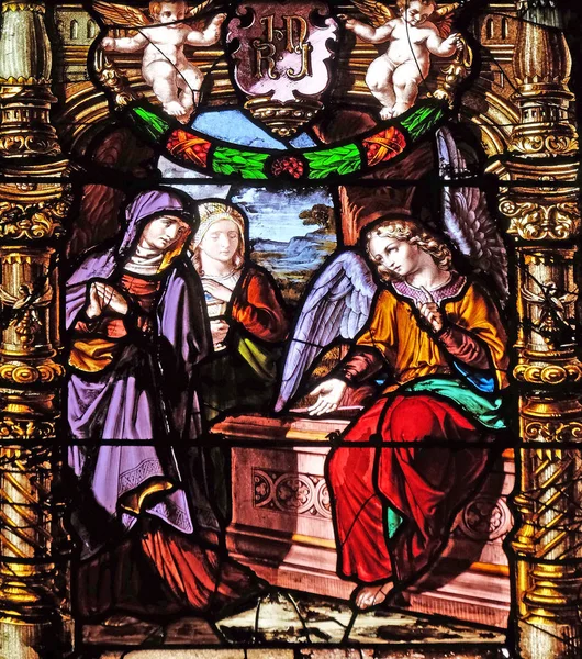 空のイエスの墓は ジェルヴェにステンド グラスの窓と聖プロタイス フランスの女性 — ストック写真