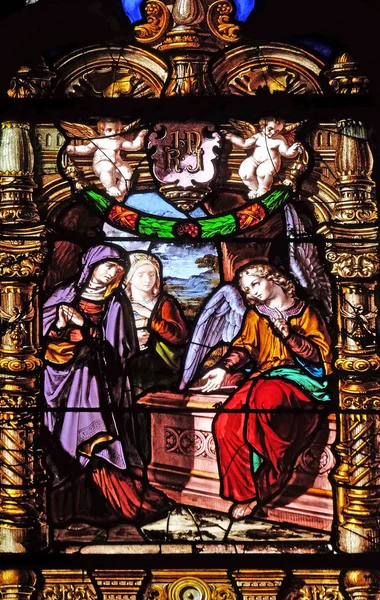空のイエスの墓は ジェルヴェにステンド グラスの窓と聖プロタイス フランスの女性 — ストック写真