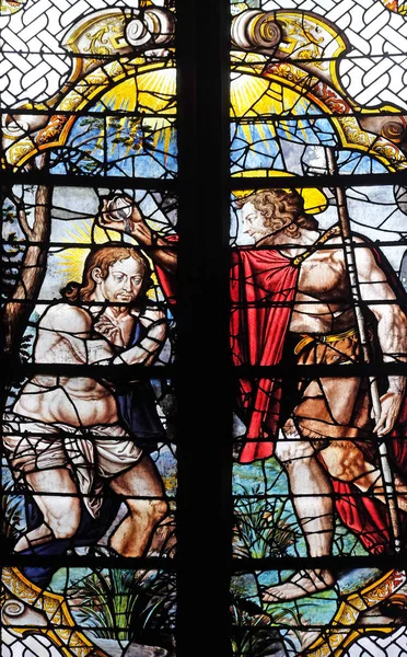 イエスは ジェルヴェにステンド グラスの窓と聖プロタイス フランスの洗礼 — ストック写真